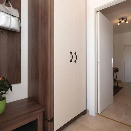 Ferienhaus Mit Privatpool Fur 8 Personen Ca 105 Qm In Pakovo Selo, Dalmatien Dalmatinisches Hinterland