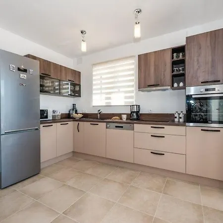 Ferienhaus Mit Privatpool Fur 8 Personen Ca 105 Qm In Pakovo Selo, Dalmatien Dalmatinisches Hinterland Pakovo Selo