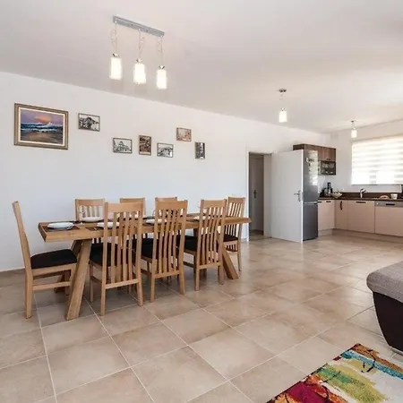 Ferienhaus Mit Privatpool Fur 8 Personen Ca 105 Qm In Pakovo Selo, Dalmatien Dalmatinisches Hinterland Feriehus