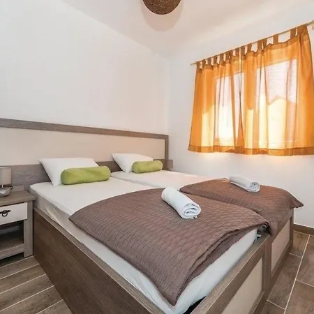 Feriehus Ferienhaus Mit Privatpool Fur 8 Personen Ca 105 Qm In Pakovo Selo, Dalmatien Dalmatinisches Hinterland Pakovo Selo