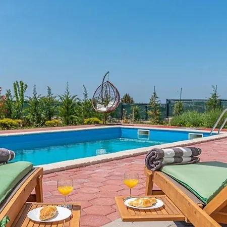 Feriehus Ferienhaus Mit Privatpool Fur 8 Personen Ca 105 Qm In Pakovo Selo, Dalmatien Dalmatinisches Hinterland