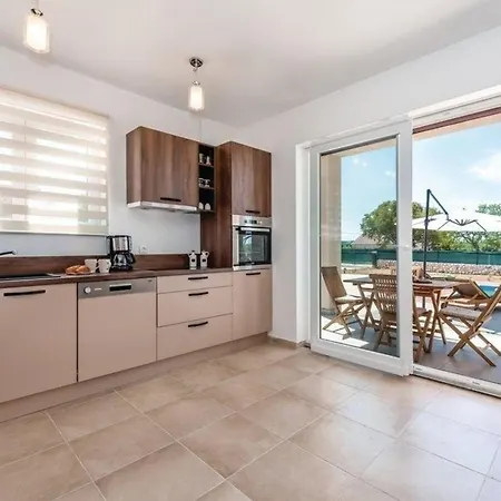 Feriehus Ferienhaus Mit Privatpool Fur 8 Personen Ca 105 Qm In Pakovo Selo, Dalmatien Dalmatinisches Hinterland Pakovo Selo