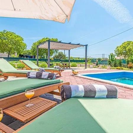 Feriehus Ferienhaus Mit Privatpool Fur 8 Personen Ca 105 Qm In Pakovo Selo, Dalmatien Dalmatinisches Hinterland *