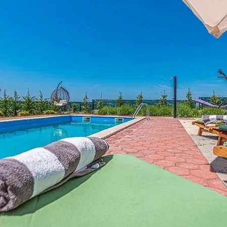 Feriehus Ferienhaus Mit Privatpool Fur 8 Personen Ca 105 Qm In Pakovo Selo, Dalmatien Dalmatinisches Hinterland